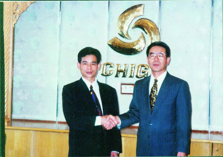 1995年李興浩與三菱壓縮機董事長安藤正俊.jpg 1995年李興浩與三菱壓縮機董事長安藤正俊.jpg